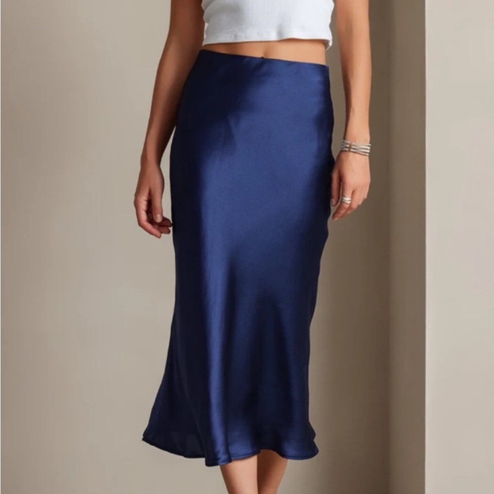 🫐Silk Satin Navy Bias Midi Skirt - Picture 4 of 11
